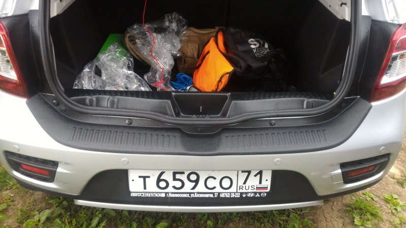 Renault Logan Sandero i 03 2012 багажник