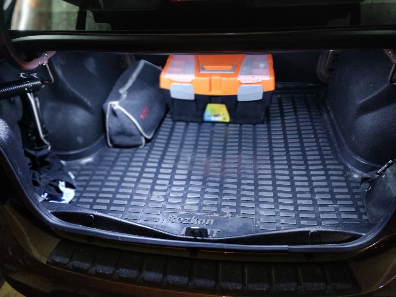 Renault Logan Stepway багажник