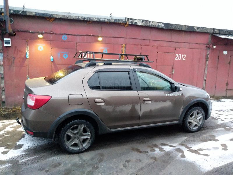 Renault Logan Stepway с рейлингами