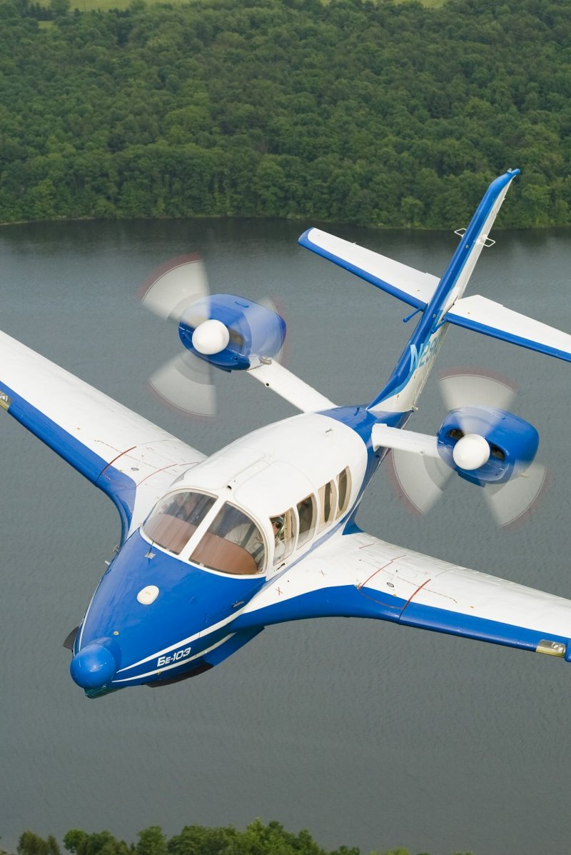 Легкий самолет-амфибия бе-103