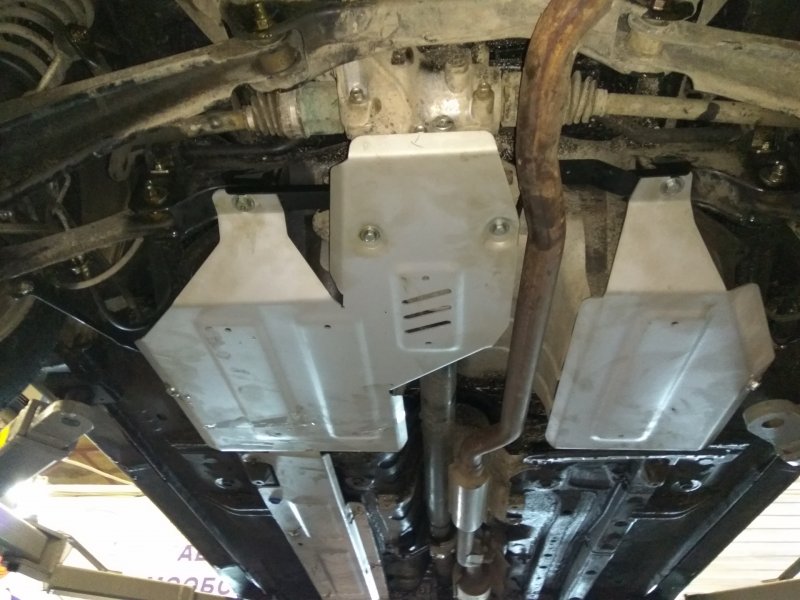 Mitsubishi Outlander 2014 вид снизу днища