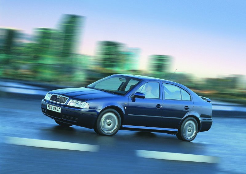 Шкода Октавия в Москве номер машины