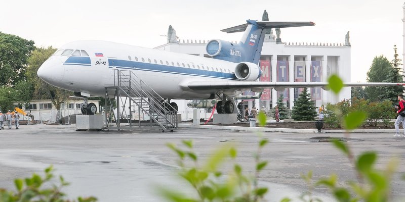 Як-42 на ВДНХ