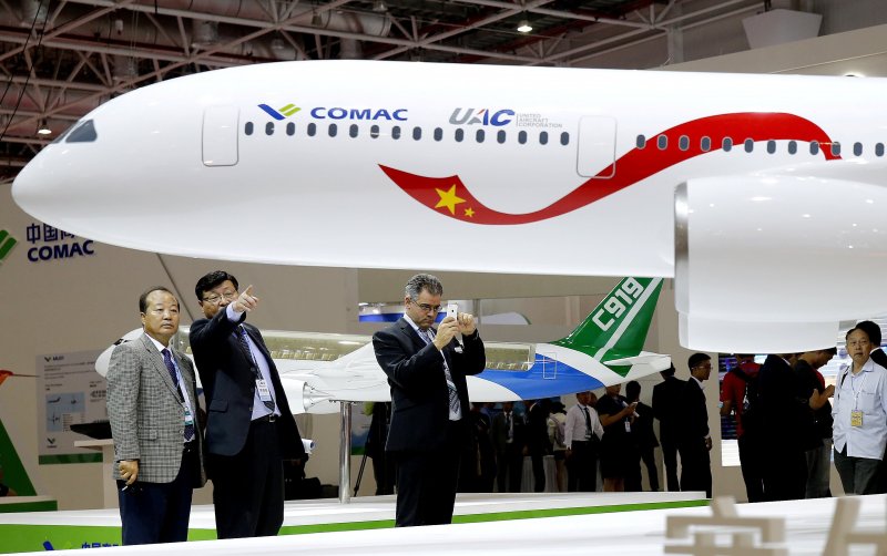 Comac cr929