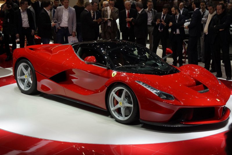 Кроссовер Ferrari Purosangue