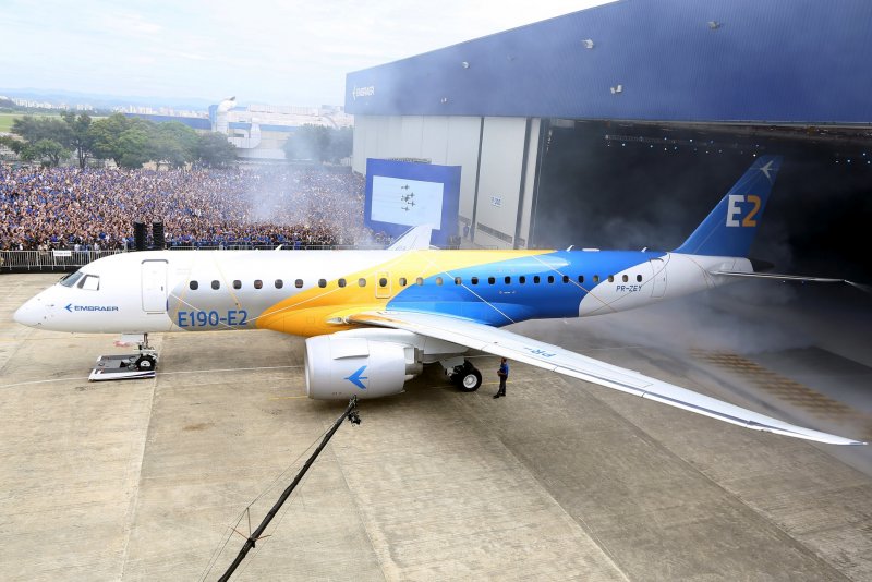 Самолет Эмбраер e-Jet