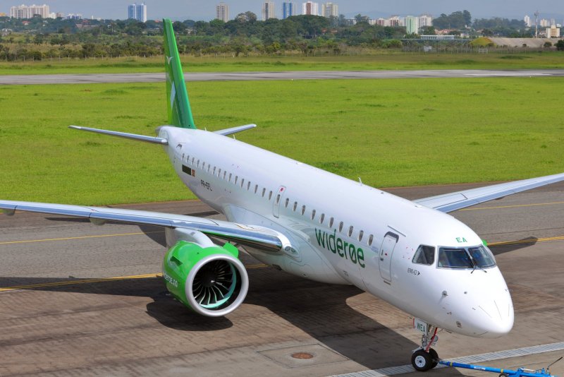 Canada Airlines Embraer 175