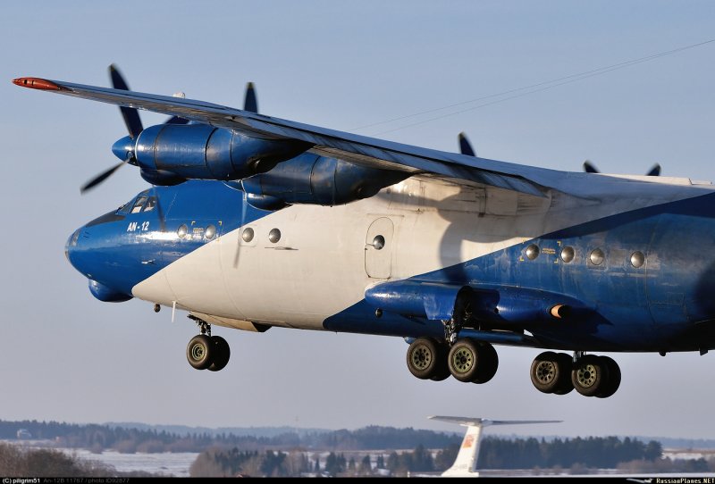 АН-124 под снегом