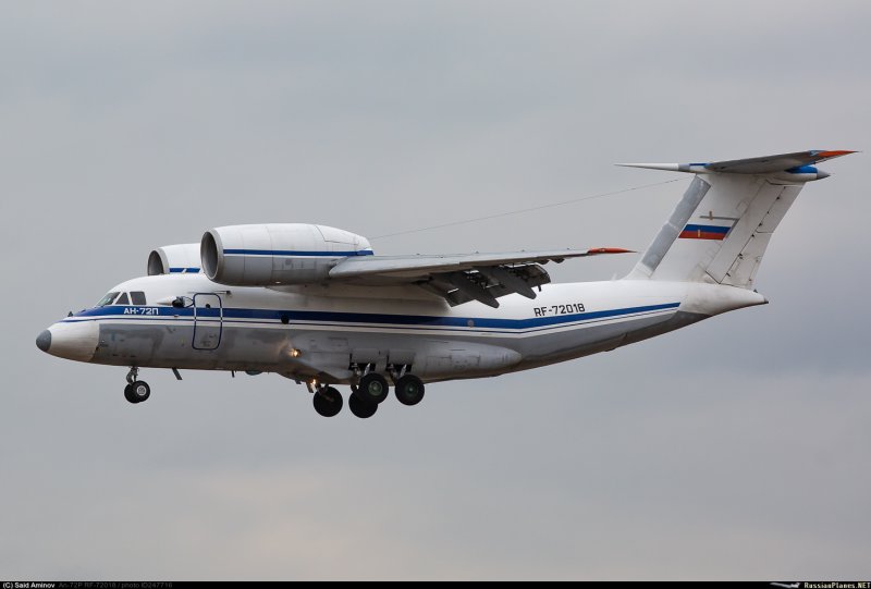 АН-10 пассажирский самолёт