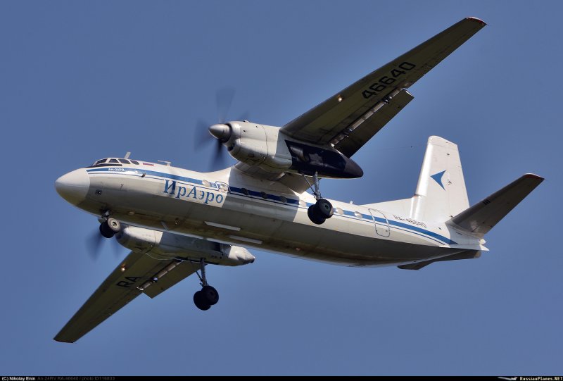 Грузовой самолет АН-12