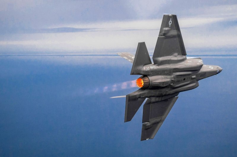 Истребитель Су-30см
