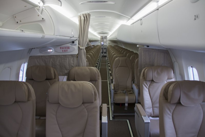 Bombardier q400 AIRBALTIC салона