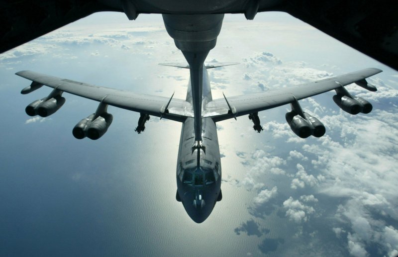Американские стратегические бомбардировщики b-52