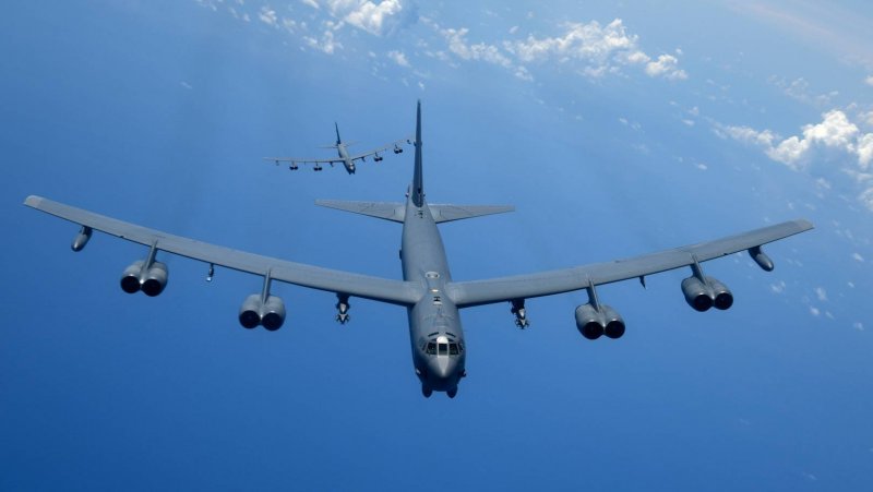 Российские Су-27 перехватили бомбардировщики ВВС США над черным морем
