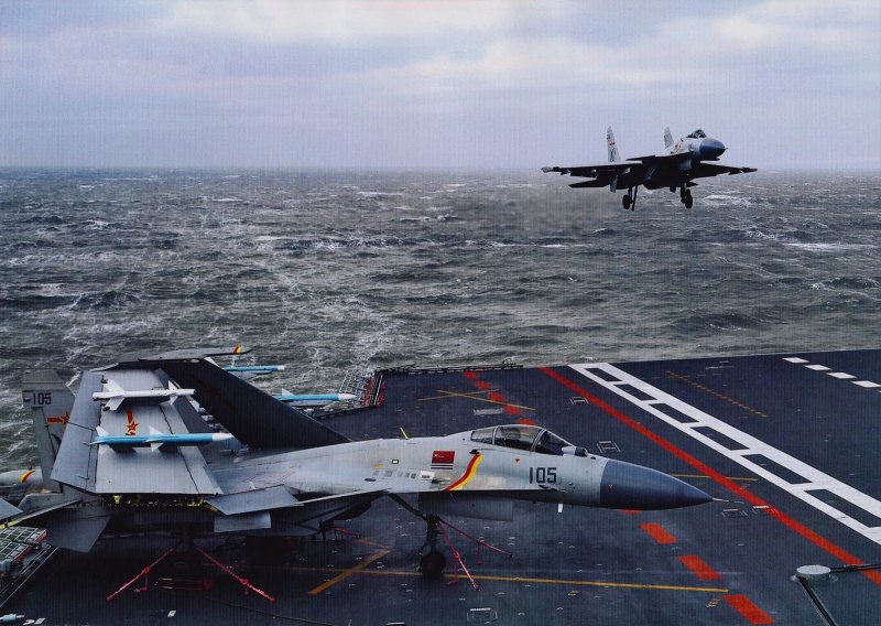 J-15 палубный истребитель