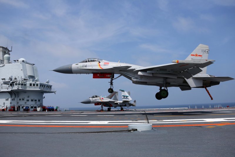 Корабль USS America (LHA 6) F-35
