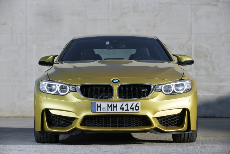 BMW m4 Coupe красная