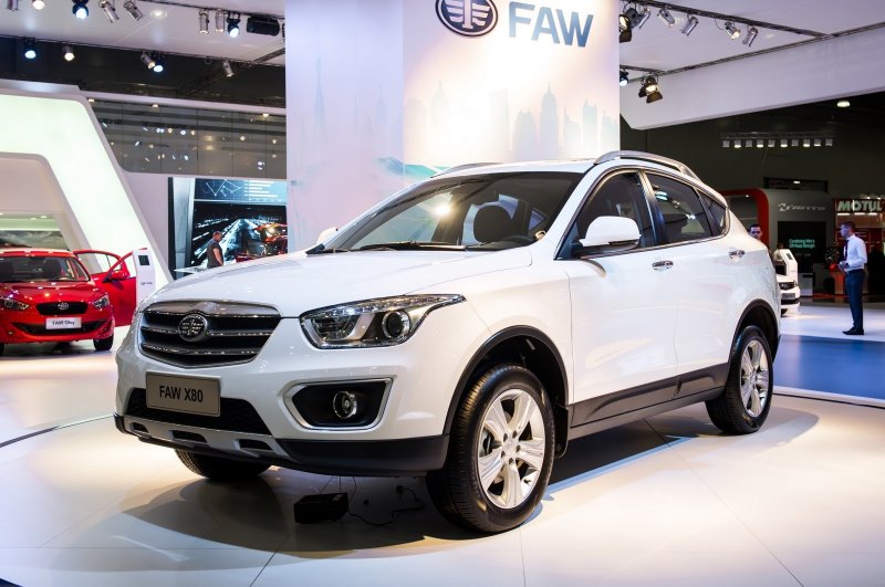 Китайские кроссоверы FAW x80