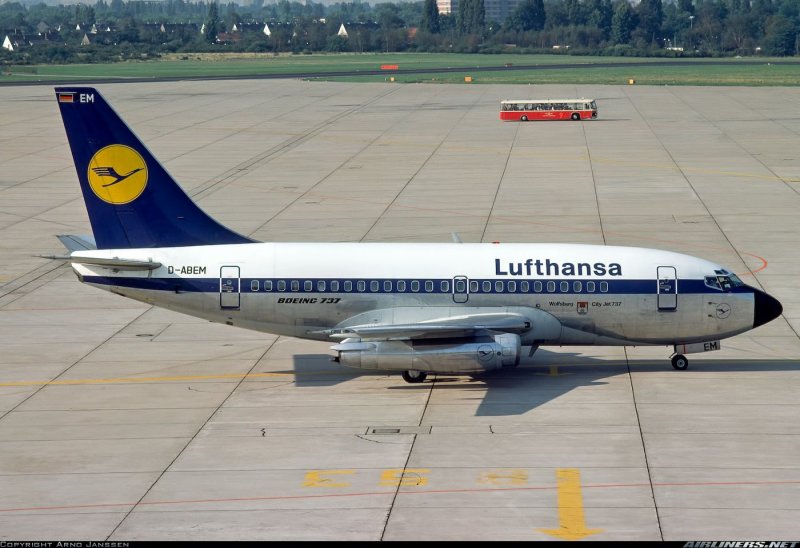 Boeing 737-100 фото в музее