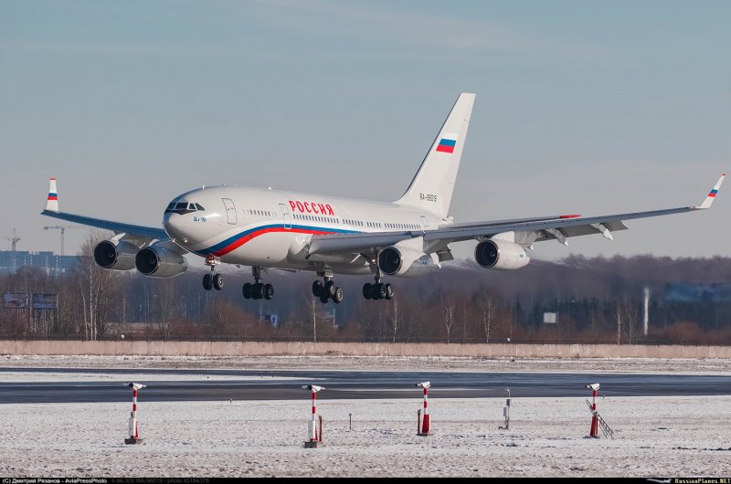 Ил-96 96015