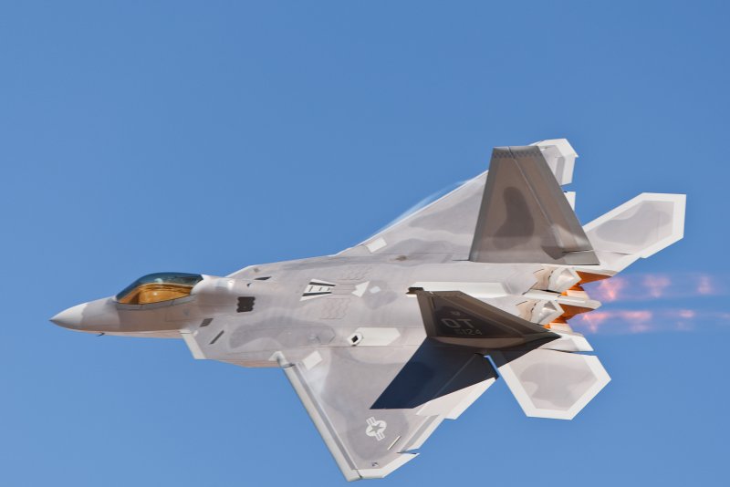 F 22 истребитель