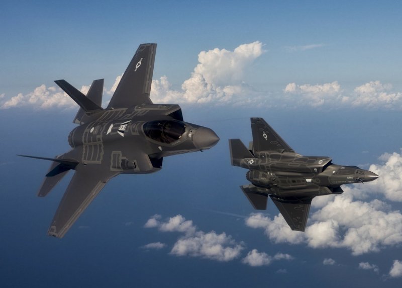 Истребителей-бомбардировщиков пятого поколения f-35
