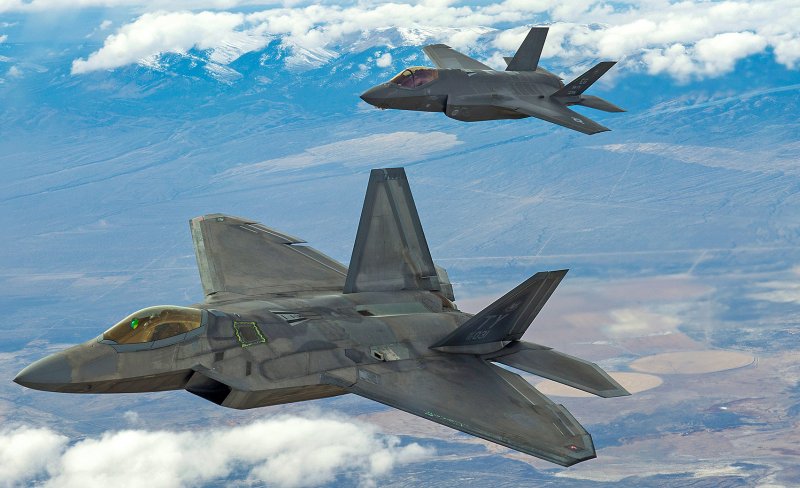 F22 Raptor f35