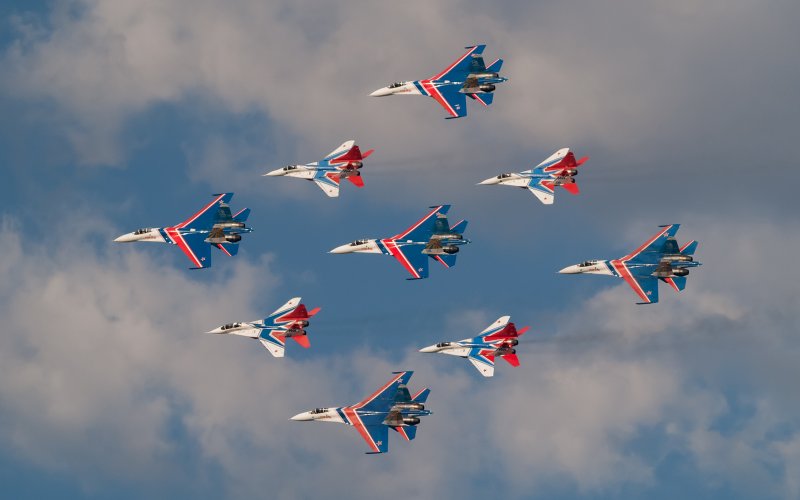 Русские Витязи пилотажная группа самолеты