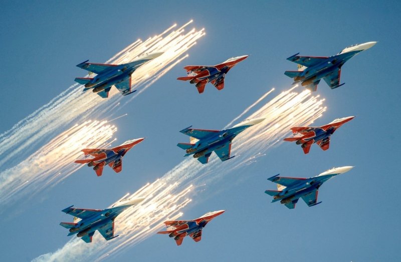 Военные самолеты в небе