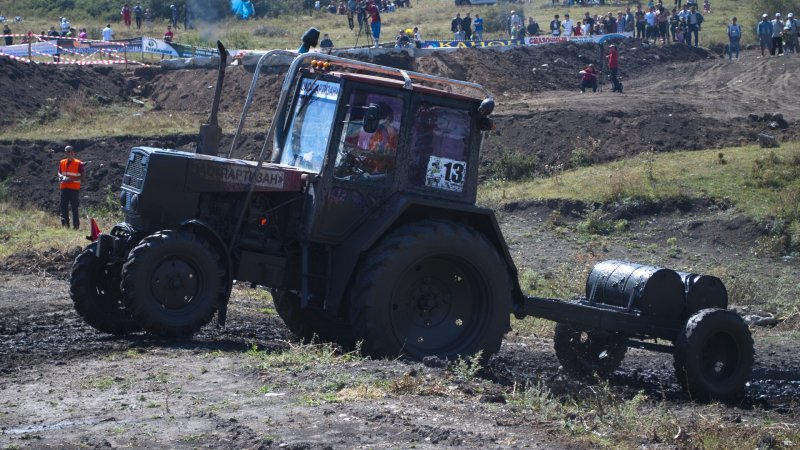 Гонки тракторов трэк шоу 2010