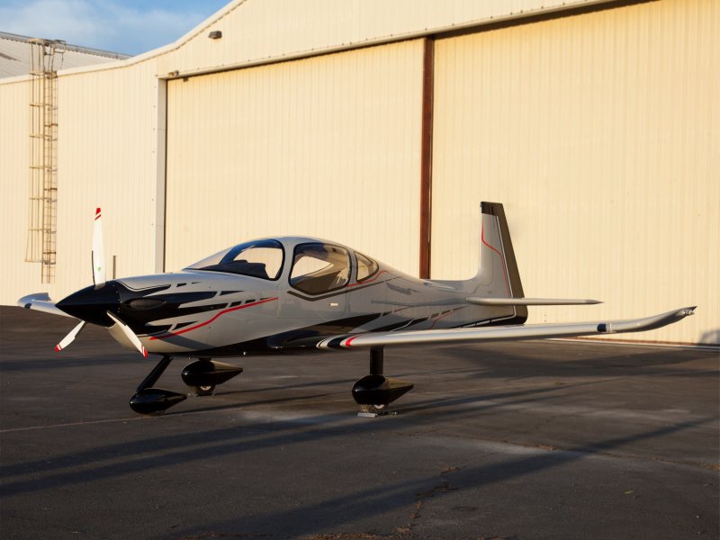 Самолет Beechcraft Bonanza f-33