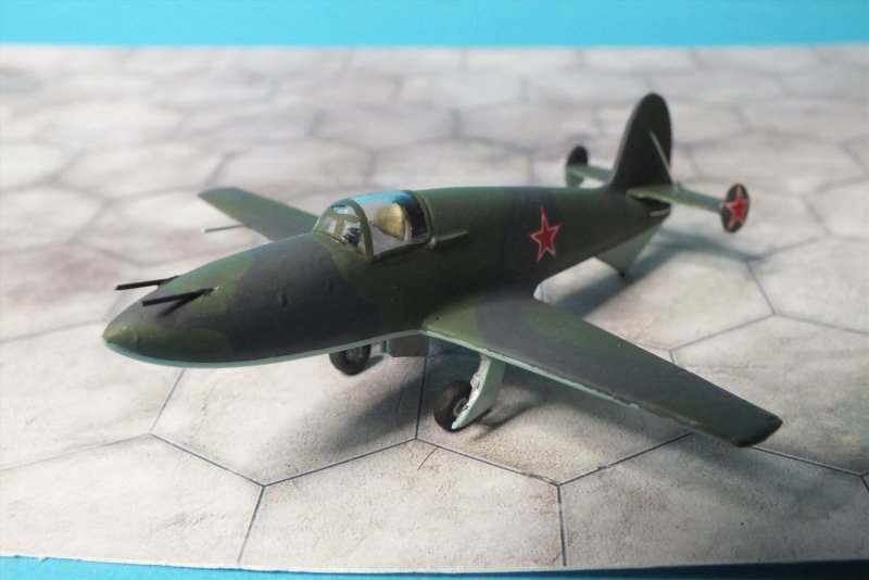Реактивный самолет би-1