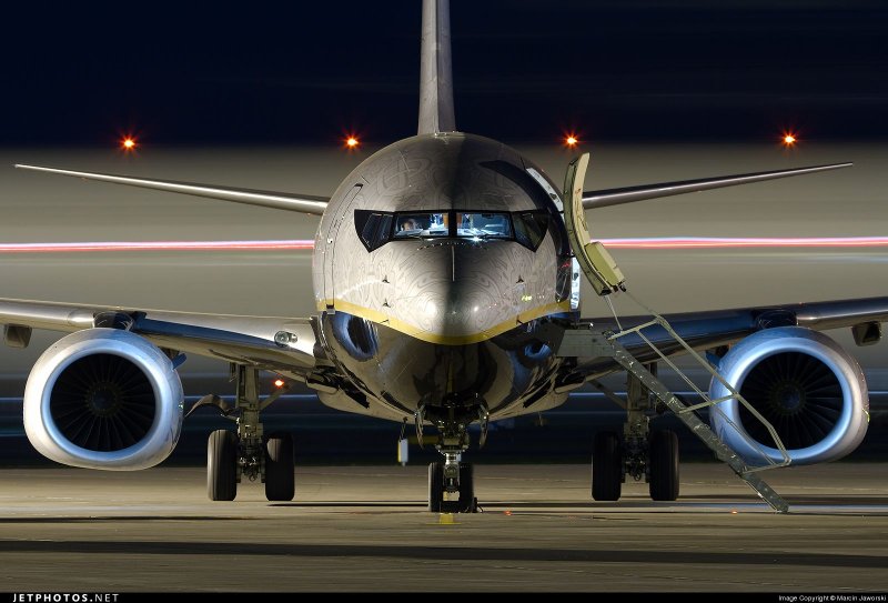 Боинг 737 спереди