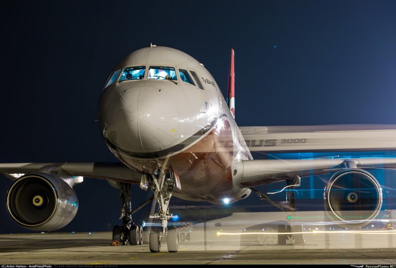 Ту-204 пассажирский самолёт