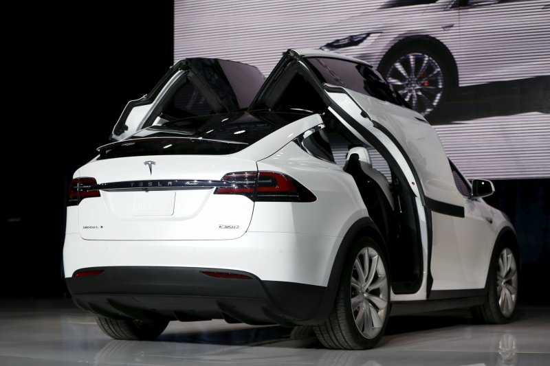Тесла кроссовер model x