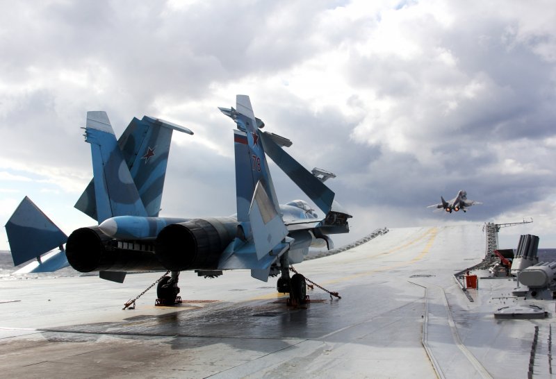 Су-33 палубный истребитель