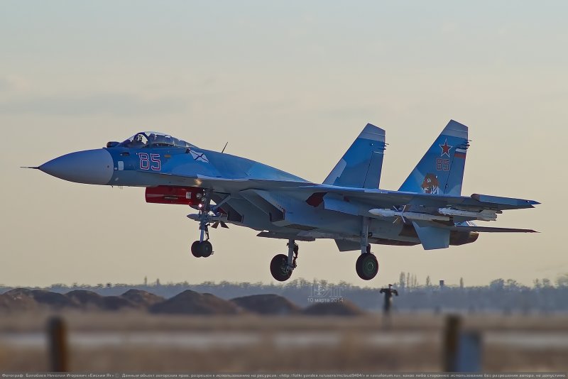 Истребитель корабельного базирования Су-33