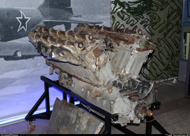 Авиационный двигатель ам-38