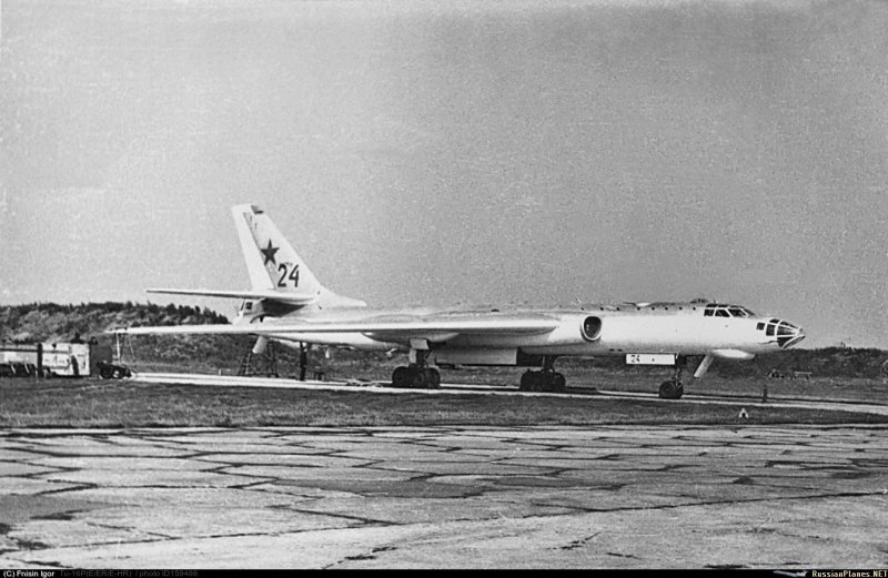 Самолет ту-16п
