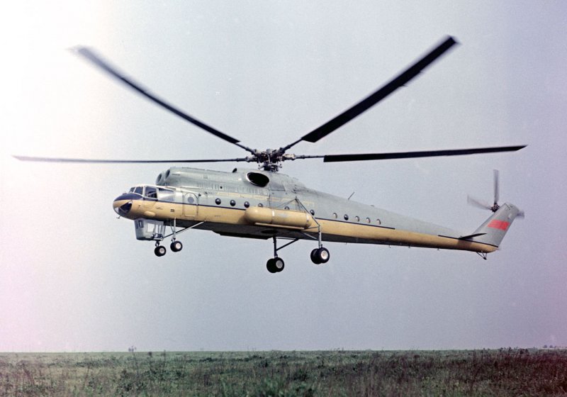 Ми 26 и самолет