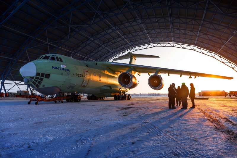 Самолет-заправщик ил-78м-90а