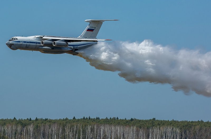 Пожарный самолет ил-76