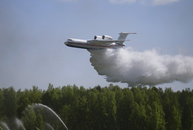 Самолет для тушения пожаров бе-200