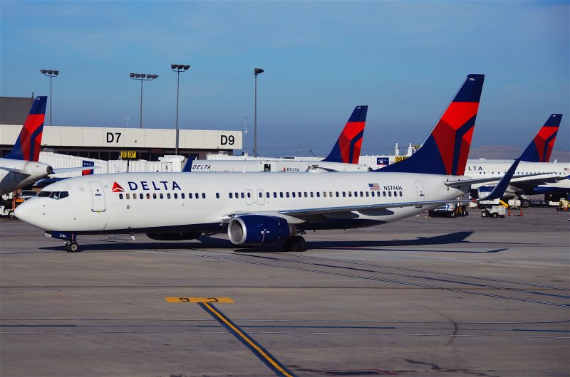 Боинг 737 Delta Airlines