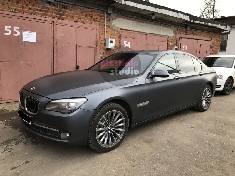 BMW 750 матовый