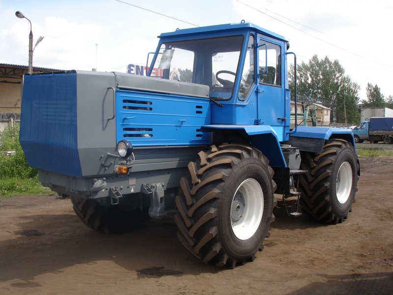 Т-150 трактор колесный