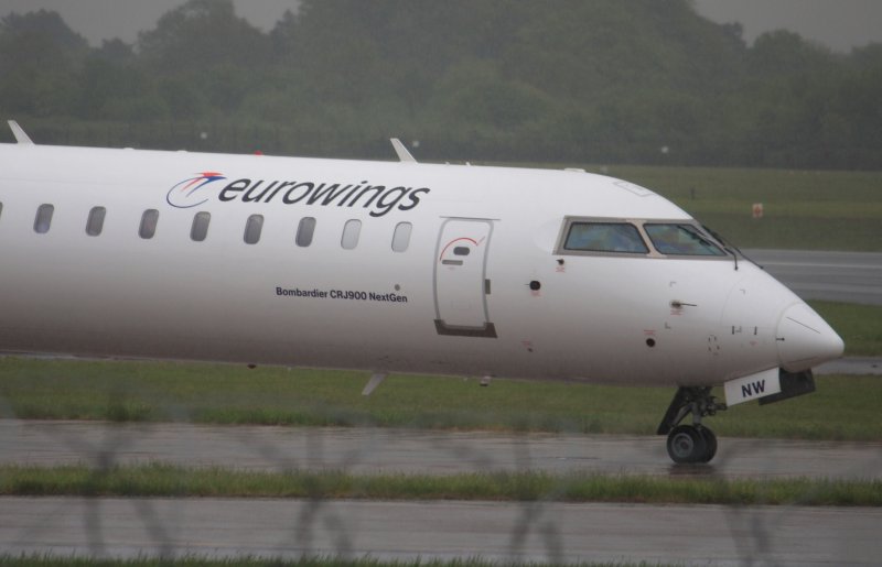 Бомбардир самолет CRJ 100