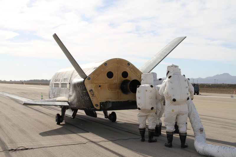 Челнок x37b