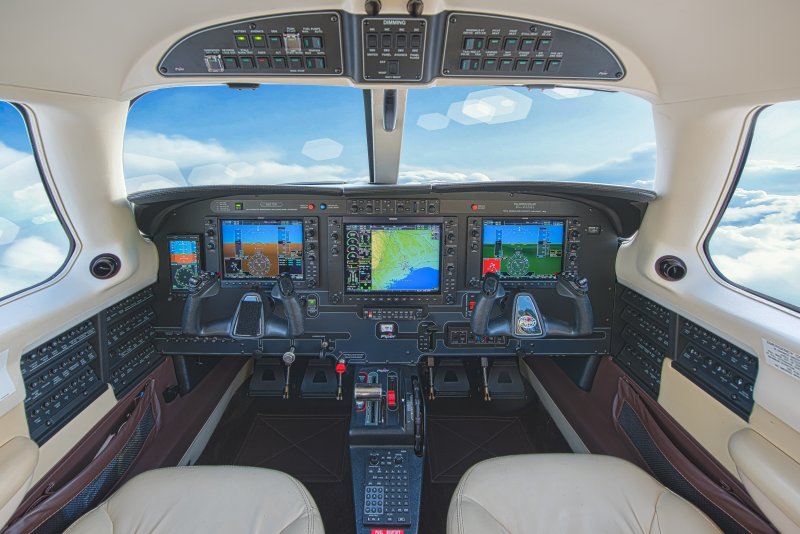 Коричневые самолет Piper pa-32