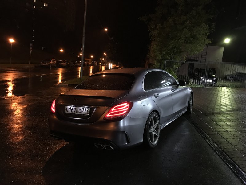 Мерседес c63 AMG В темноте
